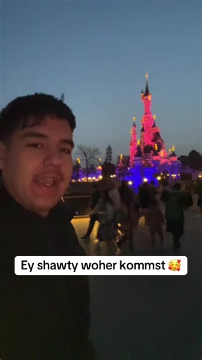 Ey shawty woher kommst du Tanz mit dem Disney schloss #tanzen #liebe #comedy #disneyland #fürdich