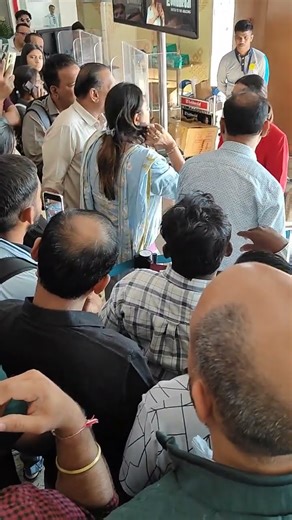 SG 648 flight delay 10 hours passenger and spice jet team fight moment.