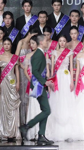 Second Prize Award Ceremony for College Fashion Models