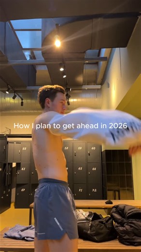 Koen In Motion on Instagram: "My plan to aim for the best year in my life 👇 Goals 🎯 It all starts by setting goals, you can’t get ahead if you don’t know what you want. I divide them into 3 categories: 1. What do I want to maintain? 2. How can I make my life better? 3. Ambitious goals to challenge myself. Since my birthday is exactly halfway through the year, I always break it up into 6 months goals instead of yearly goals, as I personally feel 12 months is too long. Habits 📝 I think most of