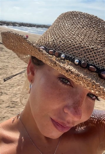 Lelainaperez🍯 (@lelainaperez)’s video of Bathing Suit