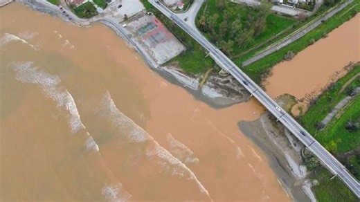 Ναύπλιο: Το φαινόμενο της «καφέ θάλασσας» στον Αργολικό κόλπο λόγω της κακοκαιρίας «ERMINIO»