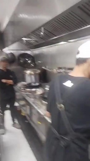 Almost 2 years lang sa kitchen namin ayan na agad ngayon Ren Anasco 🧑‍🍳👏👏 Nagsimula sa dinning staff hinugot namin sa kitchen, naging all around kitchen helper dahil kulang kami sa tao nuon. Hindi nagreklamo, masayang ginawa yung trabaho at sinamahan ng sipag at tsaga. At yung sekreto palagi pag gusto mo talaga makamit ang gusto mo yung GIGIL na MATUTO!! Kaya sa mga palaging nagsasabe na gusto ko din matuto nyan! Yan tinype kuna Tips na dapat nyo gawin sa kitchen. syempre RESPETO at PAKIKISA