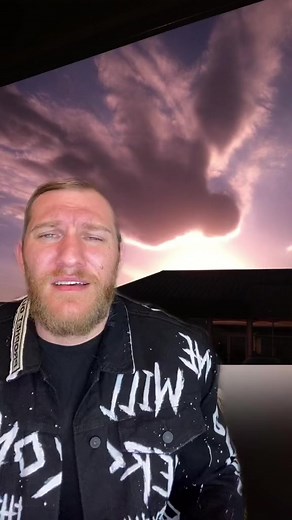 Follow for a surprise 😱🤫 #lifehacks #art #photography #nature #style #dog #motivation #life #family #makeup #friends #funny #comedy #story #storytime #faith #god #religion #satisfying #homes #parenting #sports #willitwork #food #foodlover #Prank #Prankster #PrankWars #Disorder #Life #Comedy | Jeremy Life