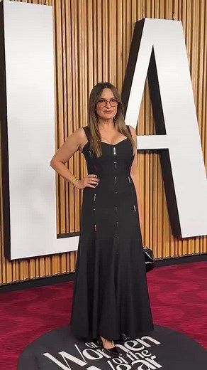 [NEW] Mariska looking stunning tonight at the Glamour Women of the Year Awards
