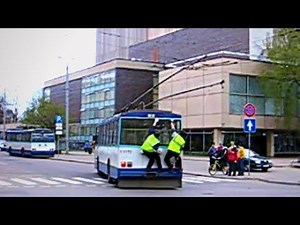 How to divert a TROLLEYBUS the old school way? Riga 2005 🇱🇻