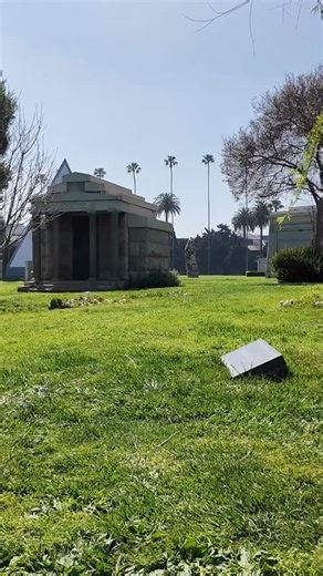 Visiting the grave of King Kong star Fay Wray at Hollywood Forever Cemetery in Hollywood, California. #kingkong #hollywood #famousgraves | Freyzel Productions