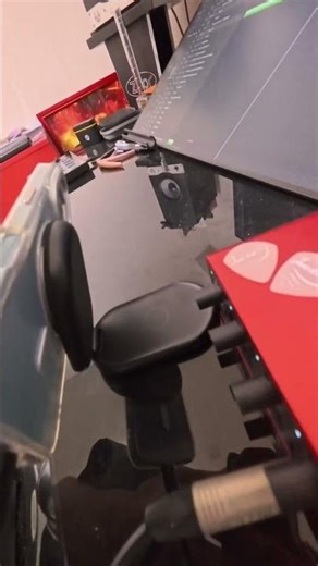 Qi2 2-in-1折りたたみ式 ワイヤレス充電器（15W） / Belkin【 機材 12 Music Equipments 】新しい充電器はピッタリ MNG