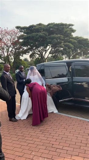 BEBE Store 👗🩳👚👗👗💃💃💃 (@bebe__store)’s videos with Yebo (Nitawale) - Vestine and Dorcas