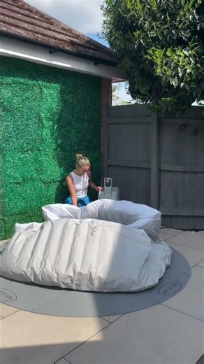 Setting up a Lay-Z-Spa Paris AirJet™ #hottub #layzspa