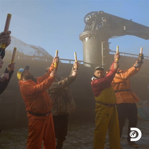 Cheers to the 20th season of #DeadliestCatch! The season premiere starts NOW on Discovery. Comment if you're watching 👀🦀 | Deadliest Catch