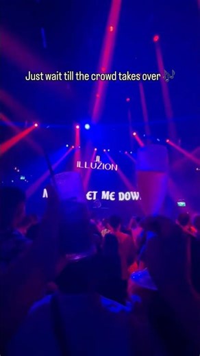 Phuket Nightlife at Its Peak 🔥 | Illuzion Pub Chorus Moment