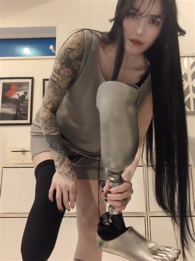 義足を活かしたアシンメトリーブーツスタイル。 #今日のコーデ #義足 #ootd #prosthetic #amputeegirl