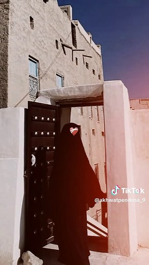 Kota Tarim: Kisah dan Pemandangan Indahnya