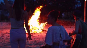 □■BABY-G Summer Project : Beach Bucket List Movie2■□ BABY-G smiles by the fire. Go here for more：https://babyg.casio.com/asia-mea/en/girlsparty/63/ | CASIO BABY-G