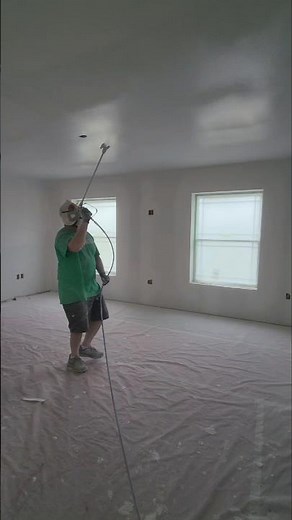 Learning how to paint with airless sprayer.#Graco #MagnumX7 #paintsprayer #barndominium #selfbuild