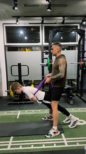 Prerad Speed & Agility Academy on Instagram: "Reaktivni Start -Prerad Metod /Reactive Start -Prerad Method Borba sa gravitacijom .Trening za: fokus koncentraciju reakciju pod pritiskom, brzinu reakcije na spoljašnji stimulus, sposobnost anticipacije (šta će se desiti u sledećoj milisekundi) donošenje odluke (komanda, boja, strana) prvi korak izlazak iz nestabilne pozicije promenu pravca bez gubitka balansa. #PreradReaktivniStart #ReactiveStartPrerad #PreradMethod #fudbal #nogomet #footballbalkan