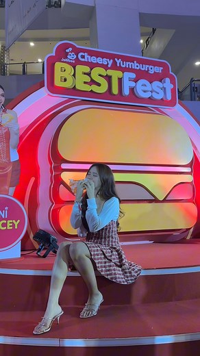 andito na ang the best duo for me: @bini_ph Cheesiest, Beefiest and best-tasting Cheesy Yumburger ng @jollibee 🌸♥️ Now also available: the NEW Double Cheesy Yumburger! #BestCheesyYumburgerKo | Andrea So