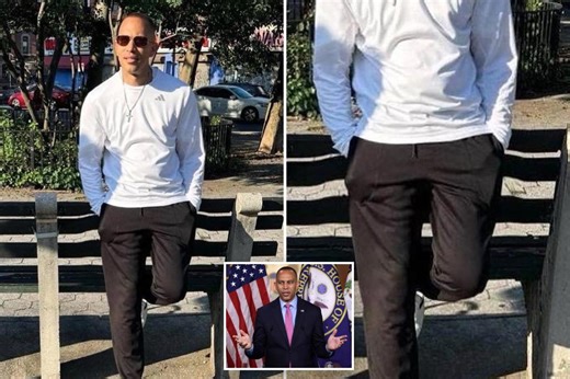 Hakeem Jeffries dubbed ‘massive clown’ for posting Photoshop fail: ‘Work on those editing skills’