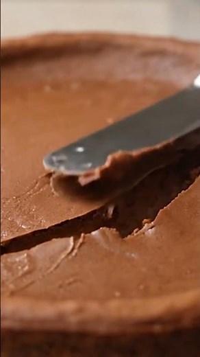 How I Fixed a Cracked Cheesecake in Minutes 😳🍰