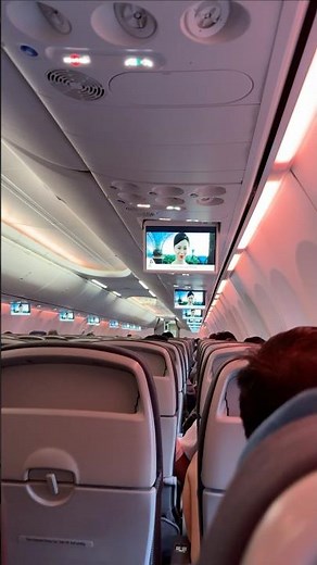 Singapore Airlines Safety Video on Economy Class Boeing 737-800