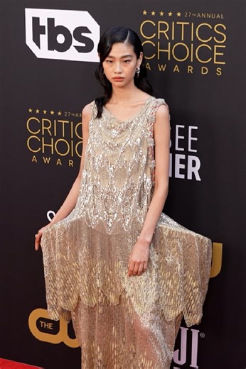 Why wide hips are dominating the runway again