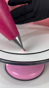 🎂 ¡Escribe la palabra PASTEL para aprender la Crema Batida Térmica! La crema batida perfecta con la consistencia, textura y sabor ideales, que resiste altas temperaturas 🔥 ✨ | Chef Léo Oliveira - Español