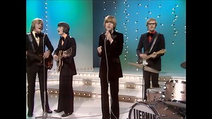 Herman’s Hermits – There’s A Kind Of Hush...🎧 Watch full this song: https://oldmusic.topgreatsong.com/hermans-hermits-theres-a-kind-of-hush/?utm_source=facebook&utm_medium=hreel&utm_campaign=thelegendoldmusic | The Legend Old Music