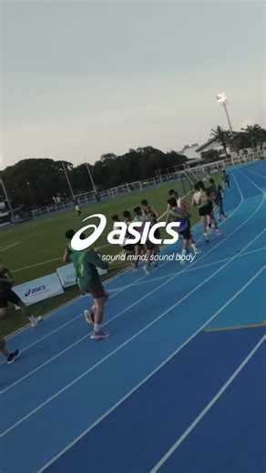 ASICS Indonesia on Instagram: "Awal tahun yang sangat berkesan, melihat semua orang berjuang demi tim dengan wajah penuh kebahagiaan. 💚 Semangat Ekiden mengajarkan bahwa solidaritas bisa bikin hal mustahil jadi mungkin. Saat ego dikesampingkan demi tim, di situlah kekuatan sebenarnya muncul. Siap melampaui limit baru di 2026? Pastikan gear kamu siap tempur: - GLIDERIDE MAX™ 2 (Long run terasa lebih efisien) - MAGIC SPEED™ 5 (Latihan kecepatan dan tempo) - ⁠METASPEED™ LD 2 (Akselerasi tinggi di