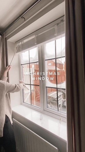 Making a Christmassy window 🎄 • #christmaswindows #christmaswindow #cosywinter #cosywindow #cosyvibes #cosyhome #christmas2022