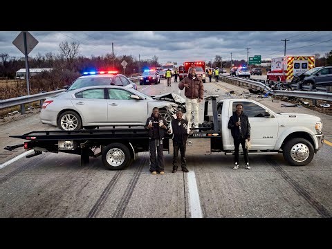 FIRST TOW IN MY TOWTRUCK HAD TO RECUSE MY FRIEND BIG BOOT JAY