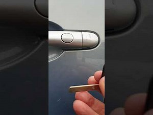 Come aprire la Renault Grand Scenic con la batteria del telecomando scarica