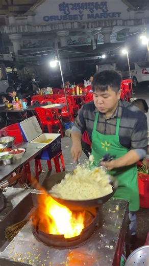 2 Master Chefs, 1 Market! Orussey Fried Rice & Noodles