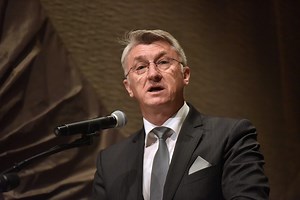 "Nitko nije napravio niti jedan jedini potez mimo predviđene procedure, a novac od prodaje stare zgrade ne ide ni Janku ni Marku nego Općoj bolnici Zadar!"