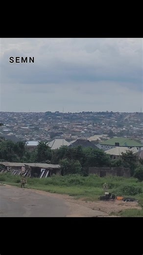 Ibadan is a city with two faces. On one hand, there is the Ibadan that everyone knows — the historic core made up of Dugbe, Mokola, Bodija, Challenge, Iwo Road, and Beere, where the city’s heartbeat has echoed for decades. This is the Ibadan that non-indigenes often imagine: busy markets, old landmarks, and established neighborhoods. But beyond this familiar image, there is another Ibadan quietly emerging — the outskirts and extension areas. These are places on the city’s edge where farmlands an