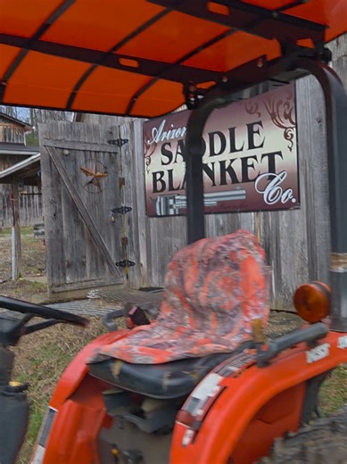 cleaning the pig pen #pigs #farm #tractor | Pig