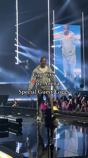 Nicki Minaj Surprise Guest London Performance with Giggs at o2 Arena