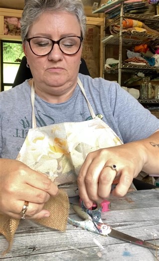 Quick and simple burlap flowers. #handmadeflowers #burlapdecor #crafting | Susie’s Simply Handmade