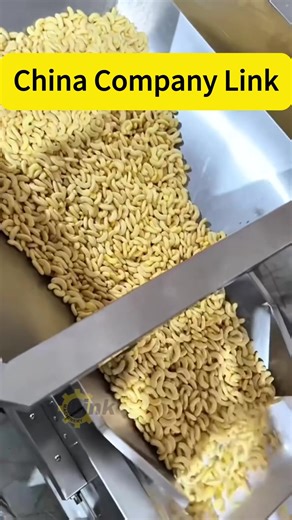 High-speed automatic feeding multi-head granule packaging machine: Suitable for large-volume automatic feeding and unloading packaging of granular materials such as rice, peanuts, and feed. #granulepackingmachine #solid #granules #Automaticparticlepackagingmachine #Popcornpackagingmachine