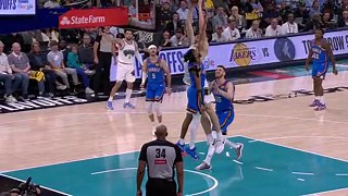 Zach Edey with the flush