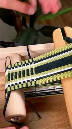 Explore the world of Inkle Loom weaving at Revolution Fibers. 🎉
