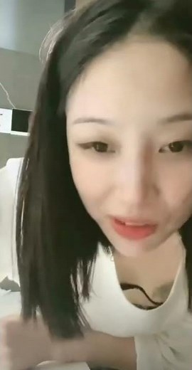 直播时俯身胸口尽收眼底-ChineseNIPSLIP