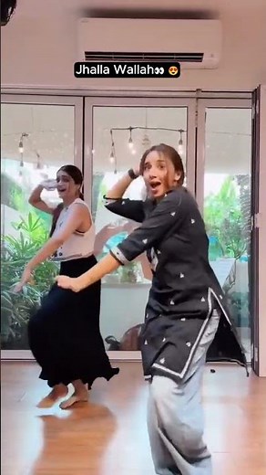 Expression Queen Dance on Jhalla Wallah 😍 Bollywood Dance Cover #shorts