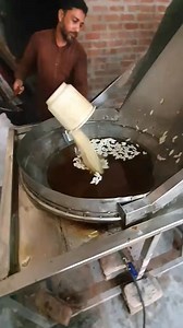 Fully Automatic Slanty Fry Plant — Complete Slanty Making Machine | EngineeringsPk ⸻ 📄 Description: This video features the Fully Automatic Slanty Making Machine with Complete Fry Plant, designed and manufactured by EngineeringsPk. From mixing to extrusion, frying, flavoring, and drying — this setup delivers fast, high-quality, and continuous production of Slanty, Snacks, Pops, and more. ✔ What This Plant Includes: • Automatic Mixer • Slanty Extruder Machine • Hot Air Dryer / De-Oiling System •