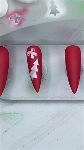 Airbrush Nails Holiday Nail art Red n Green Peace n Love #simplenails #airbrushnails #nailinspo