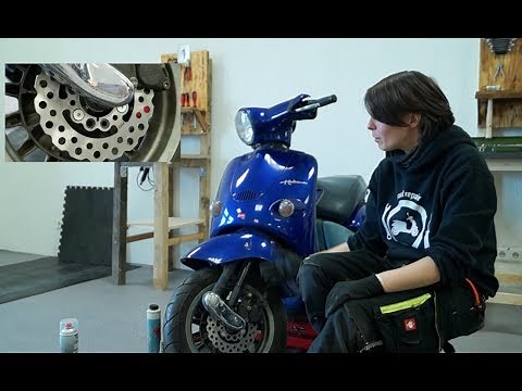 Replacing brake discs on an Aprilia Habana