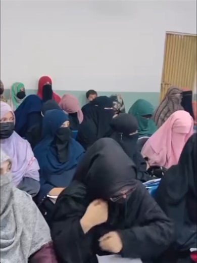 Engaging Classroom Dynamics in College Girls' Lectures