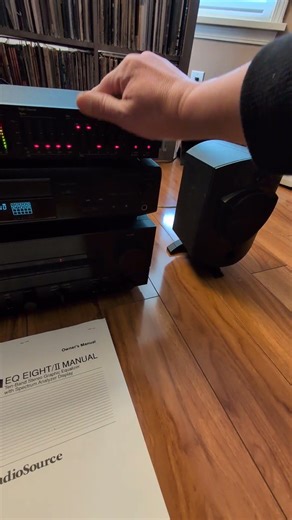 Quick test of my AudioSource Eight II Equalizer with Spectrum Analyzer