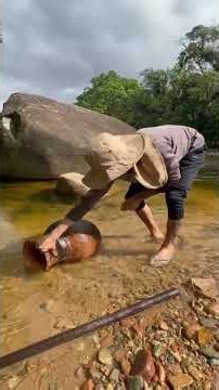 😱 Incredible River Treasure Hunt! What Did He Find Under the Water? 🪙🌊 | Mundo de Aventura