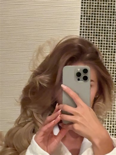 Alexa Breit on Instagram: "🍂🍁🍄‍🟫"